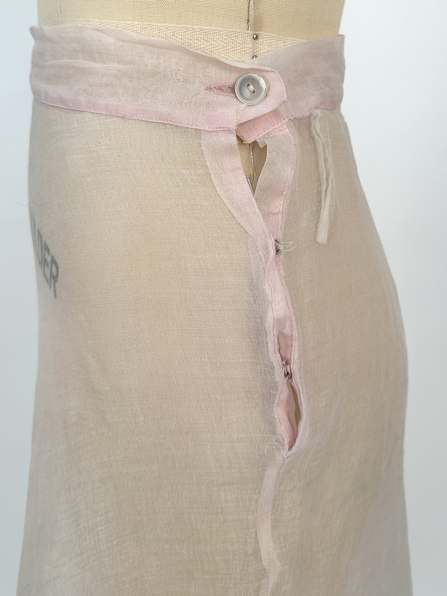 1930s Pale Pink Diaphanous Organza Skirt / Waist 24