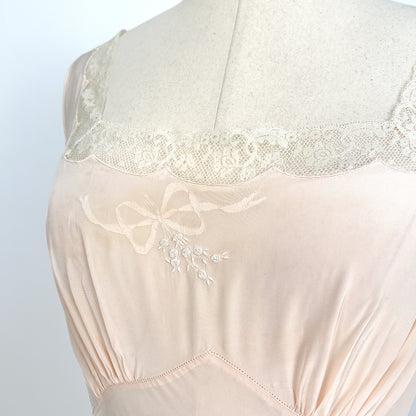 1940s Pale Pink Rayon and Lace Bias Cut Nightgown with Bow Appliqué / Waist 32