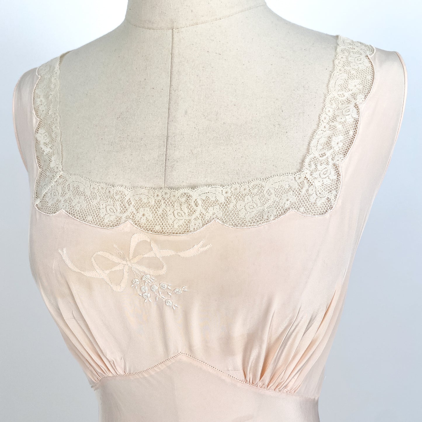 1940s Pale Pink Rayon and Lace Bias Cut Nightgown with Bow Appliqué / Waist 32