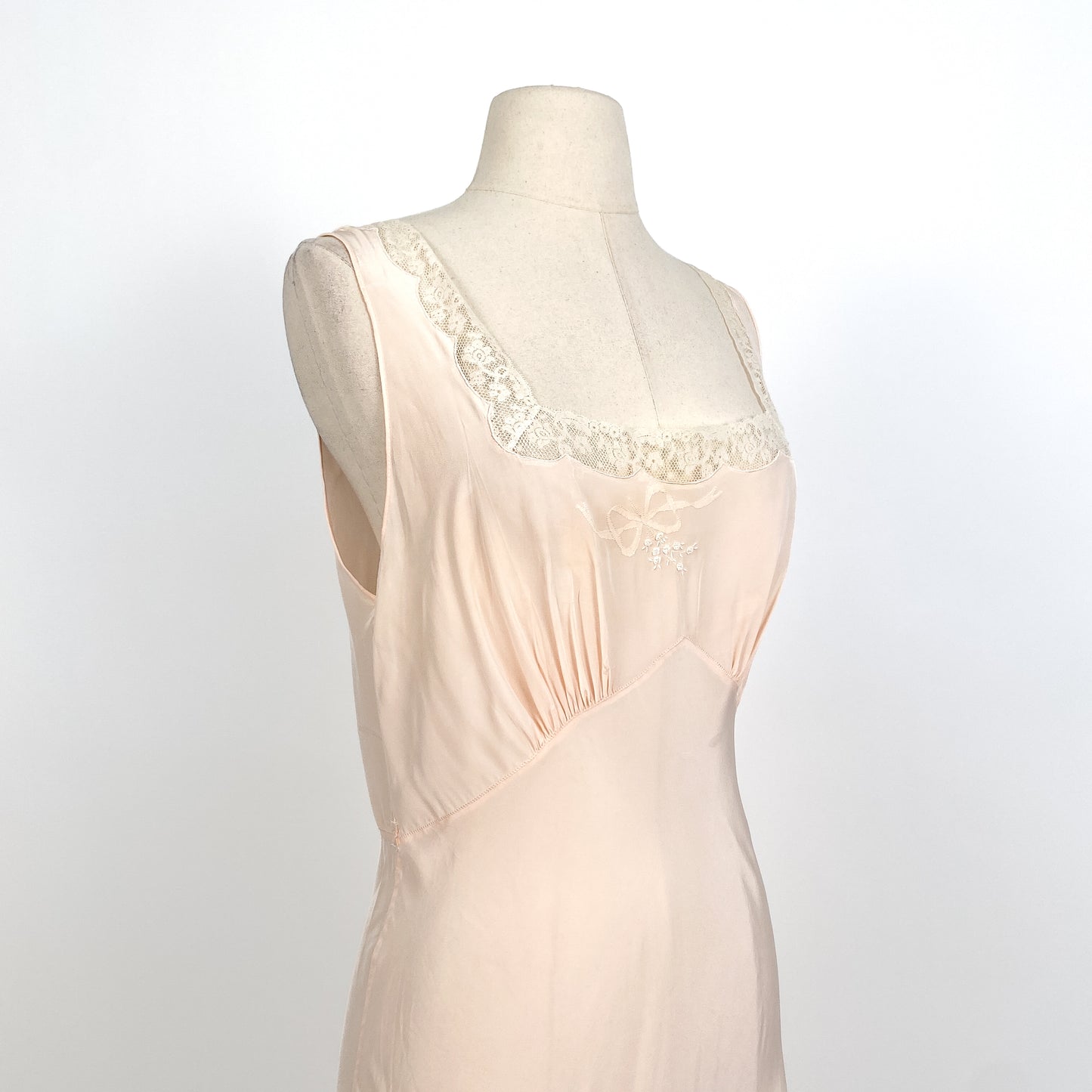 1940s Pale Pink Rayon and Lace Bias Cut Nightgown with Bow Appliqué / Waist 32