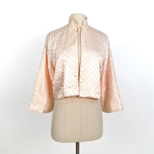 1950s Light Pink Quilted Satin Bed Jacket / Shoulders 16