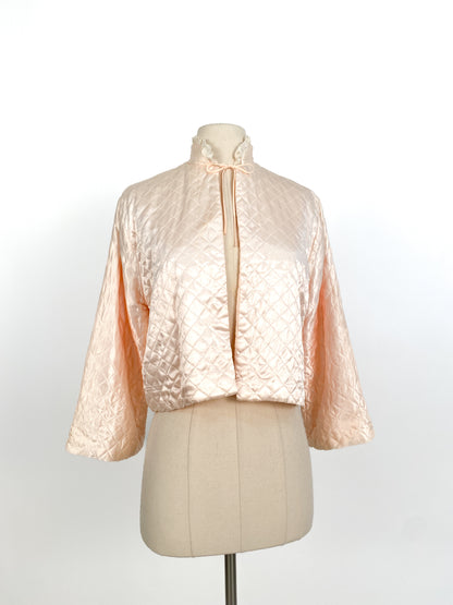 1950s Light Pink Quilted Satin Bed Jacket / Shoulders 16