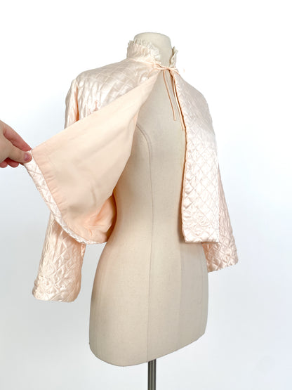 1950s Light Pink Quilted Satin Bed Jacket / Shoulders 16