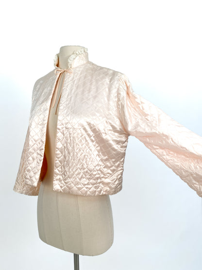 1950s Light Pink Quilted Satin Bed Jacket / Shoulders 16