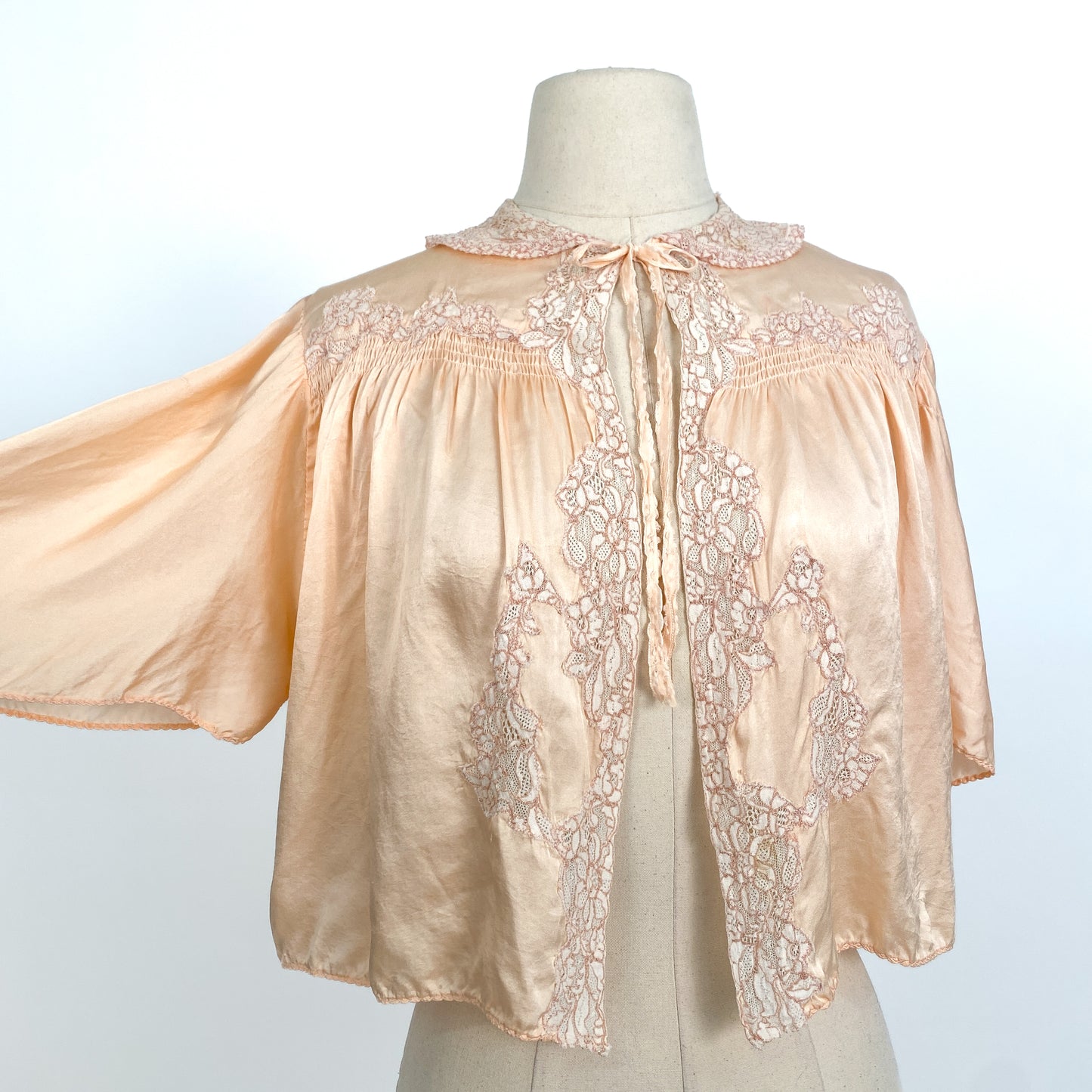 1930s Peach Silk Satin & Lace Puff Sleeve Bed Jacket / One Size