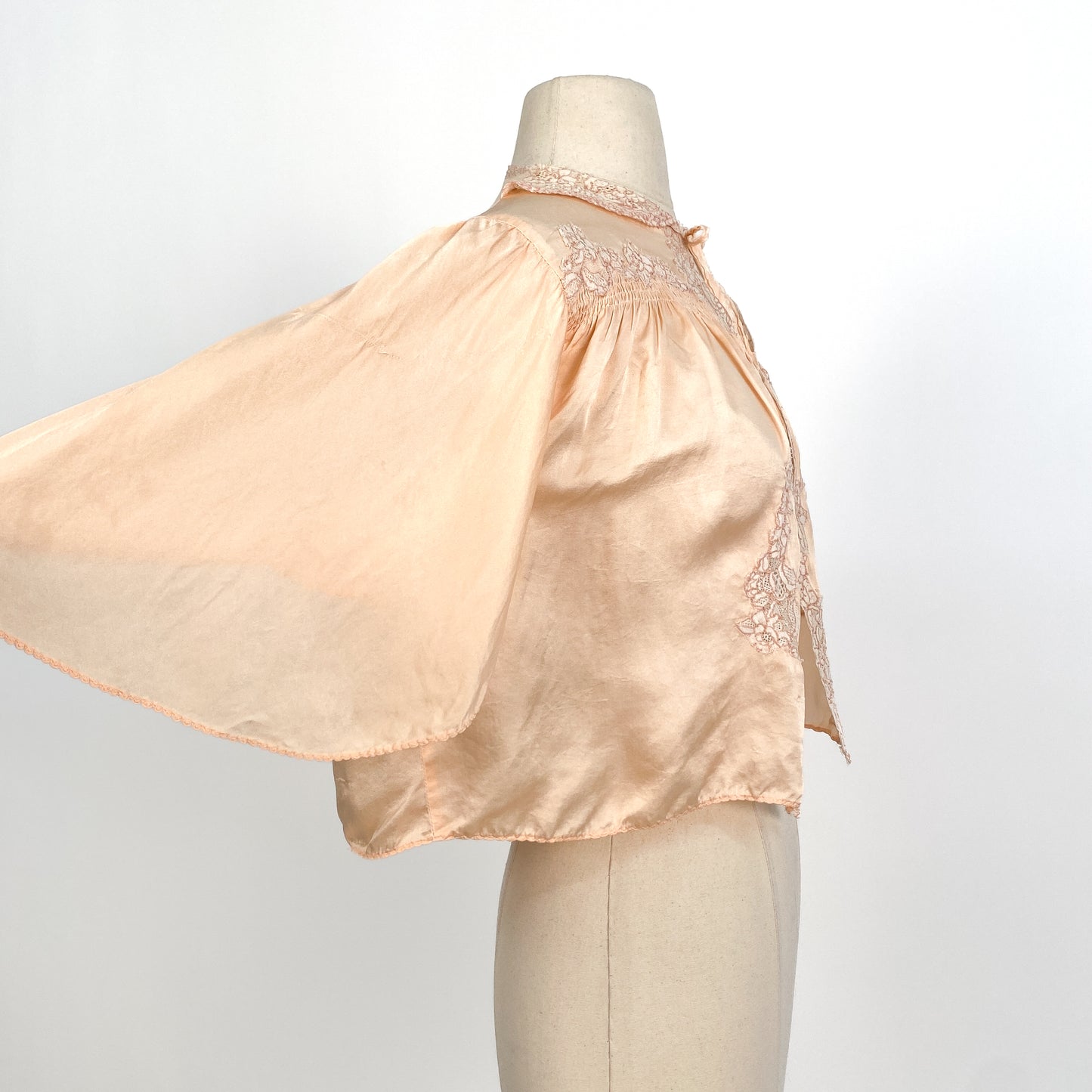 1930s Peach Silk Satin & Lace Puff Sleeve Bed Jacket / One Size