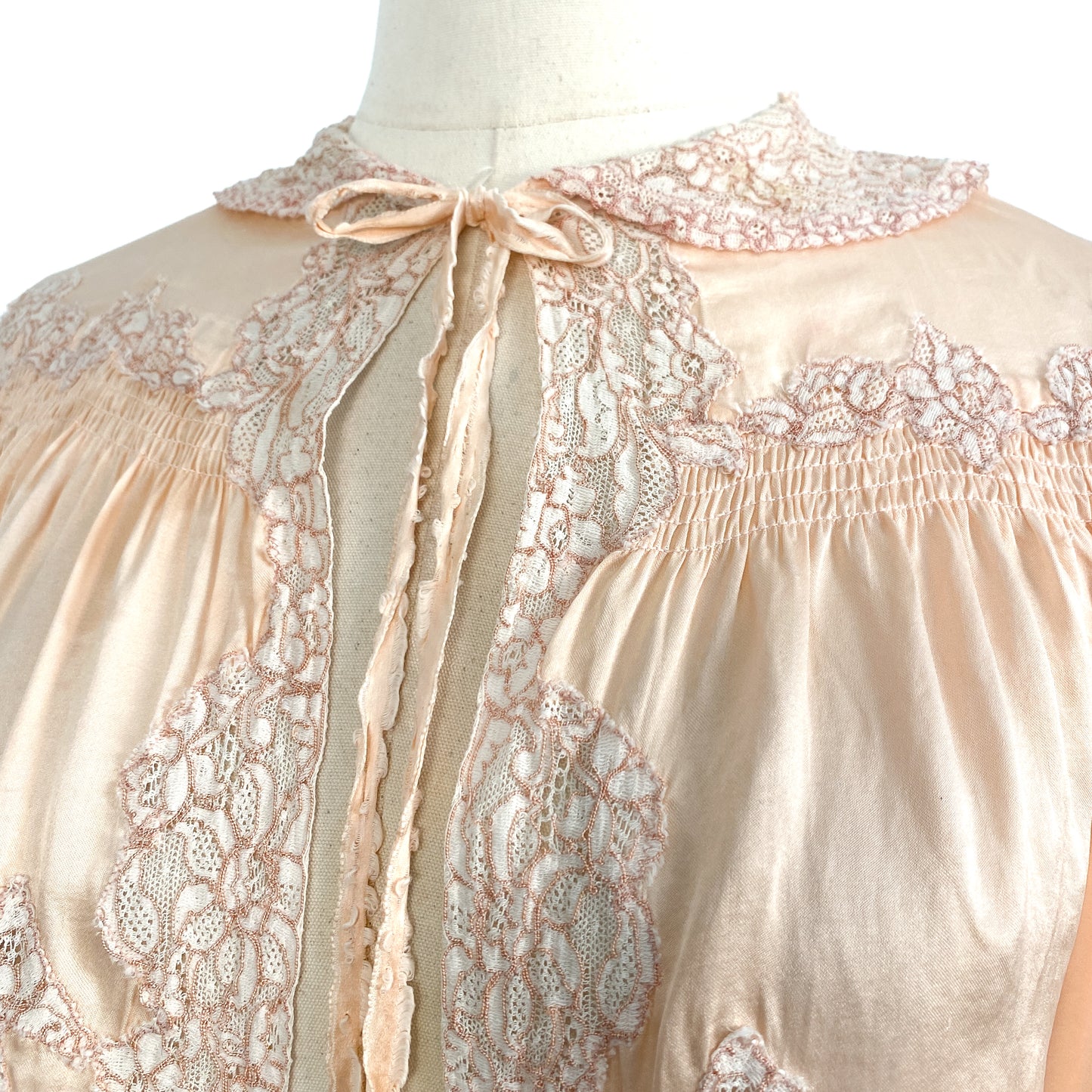 1930s Peach Silk Satin & Lace Puff Sleeve Bed Jacket / One Size