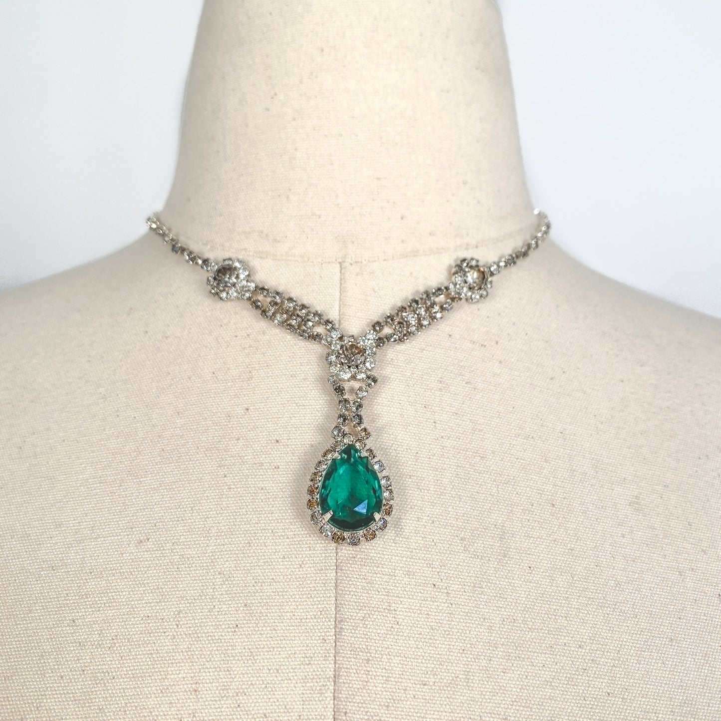 Vintage Emerald Green Rhinestone Necklace