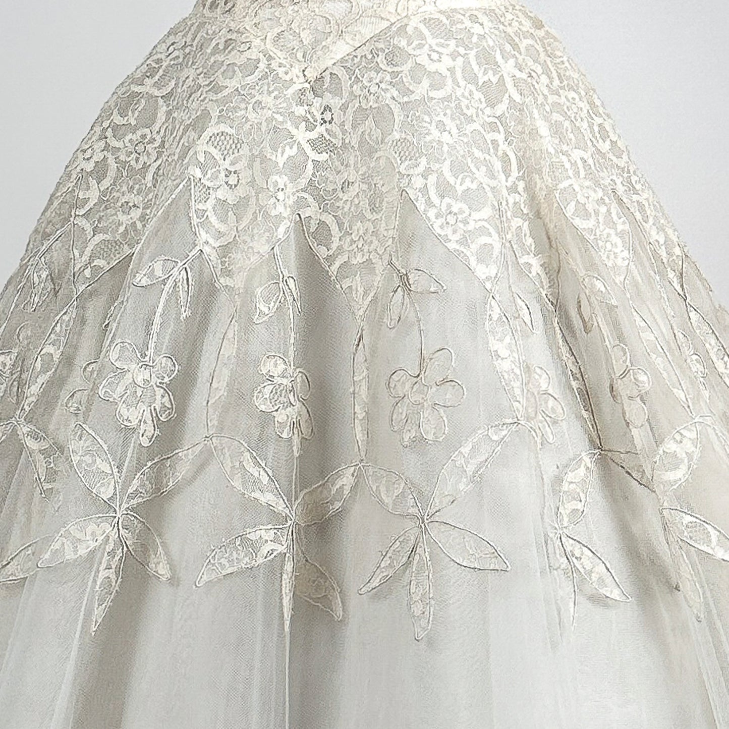 Darling 1950s Lace and Tulle Tea Length Wedding Gown / Waist 24