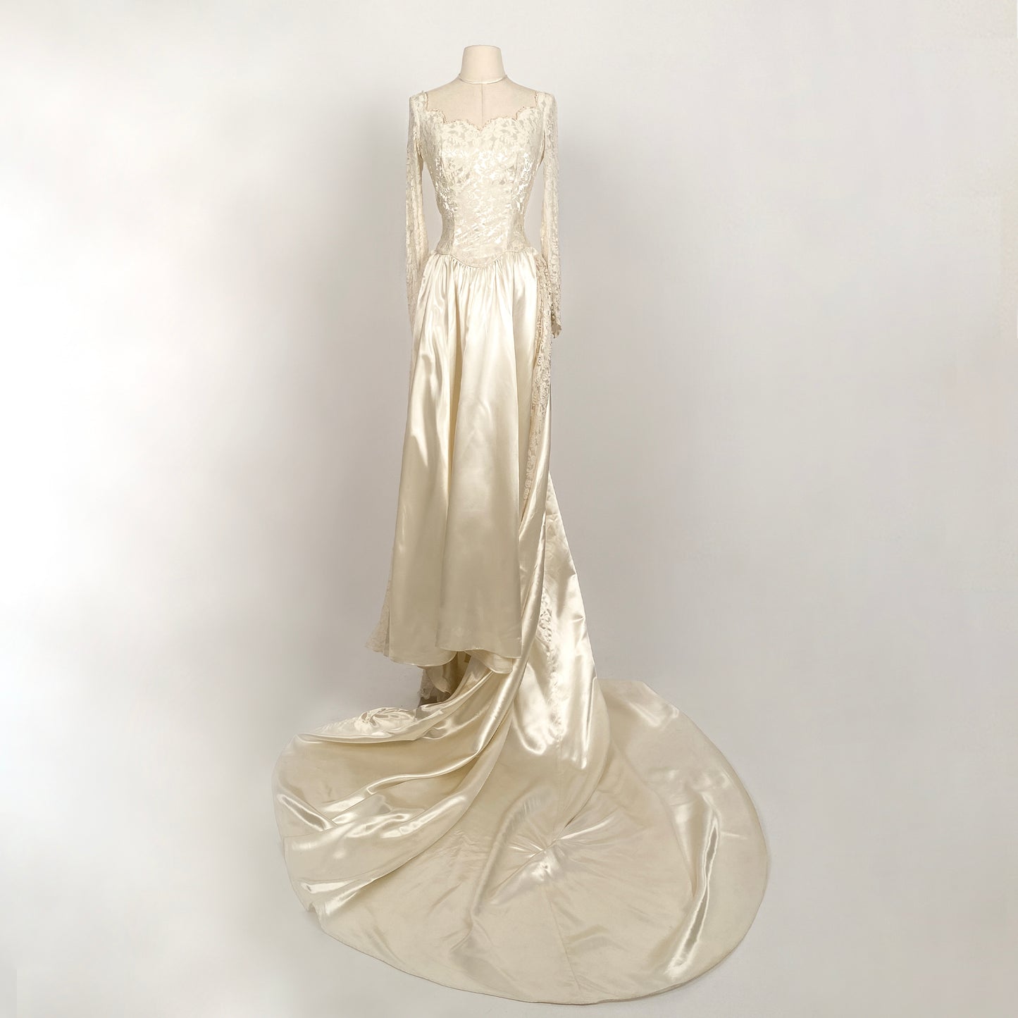1940 Candlelight Satin Wedding Gown with Lace Bodice & Side Panels / Waist 28