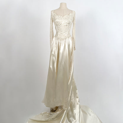 1940 Candlelight Satin Wedding Gown with Lace Bodice & Side Panels / Waist 28