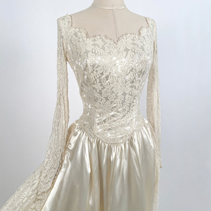 1940 Candlelight Satin Wedding Gown with Lace Bodice & Side Panels / Waist 28