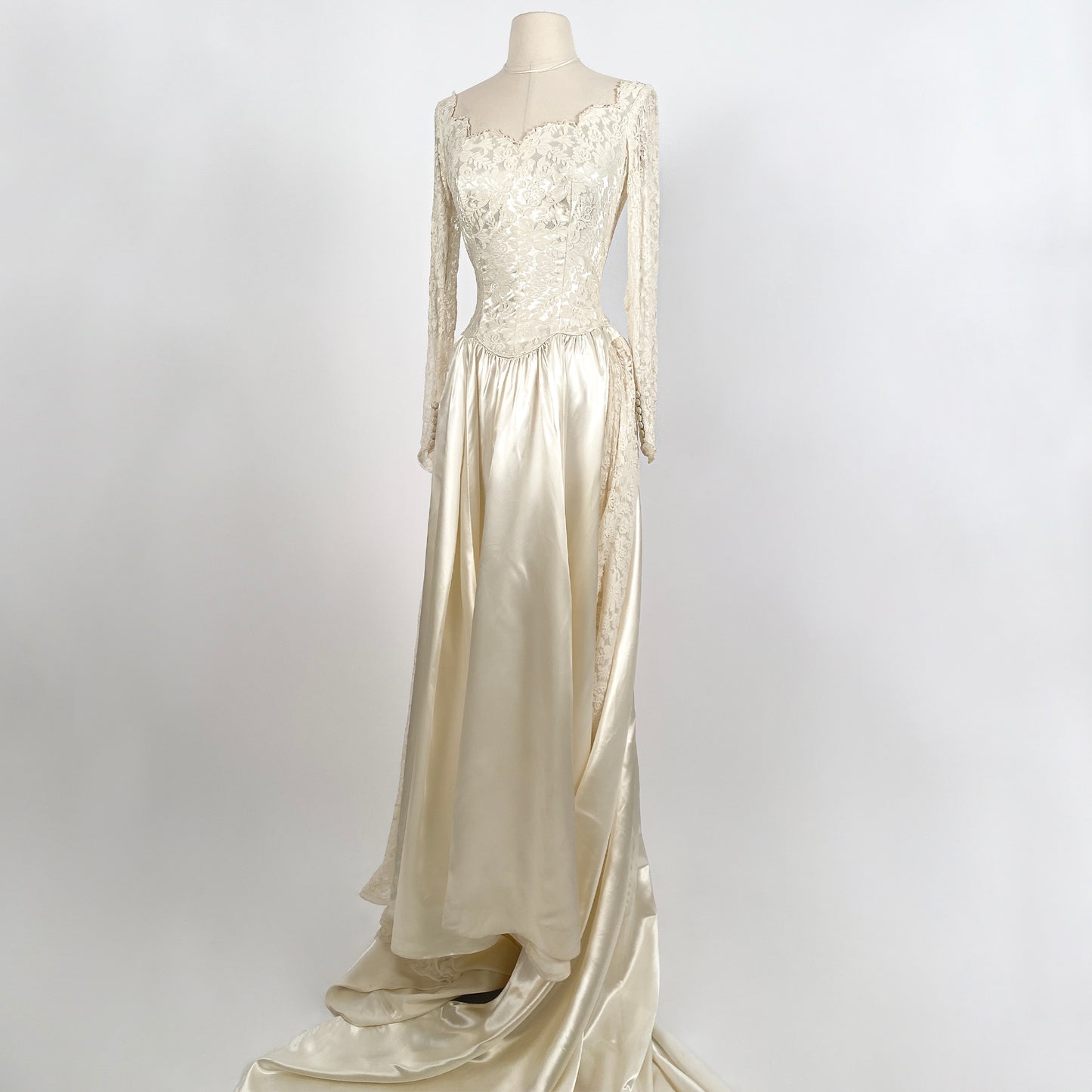 1940 Candlelight Satin Wedding Gown with Lace Bodice & Side Panels / Waist 28