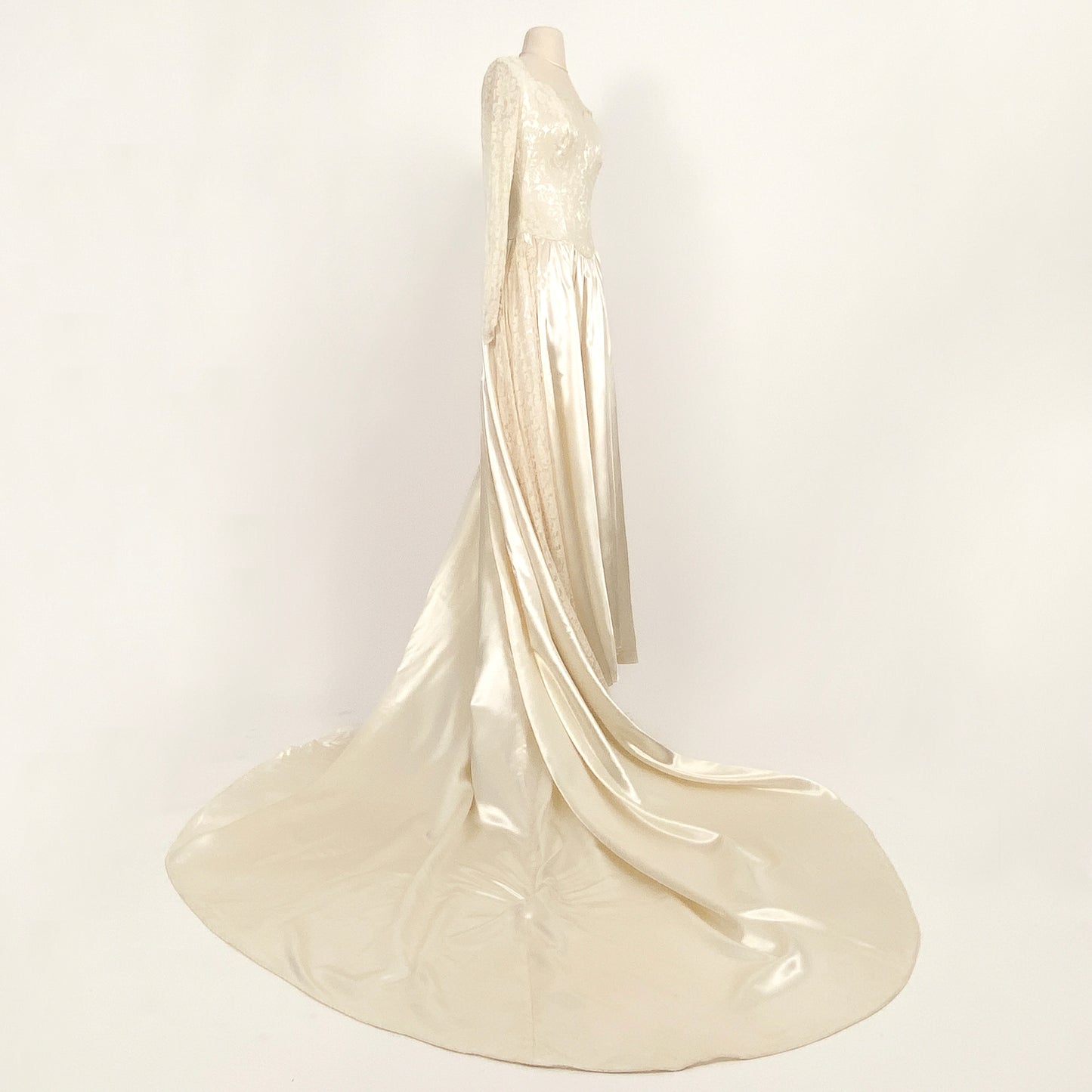 1940 Candlelight Satin Wedding Gown with Lace Bodice & Side Panels / Waist 28