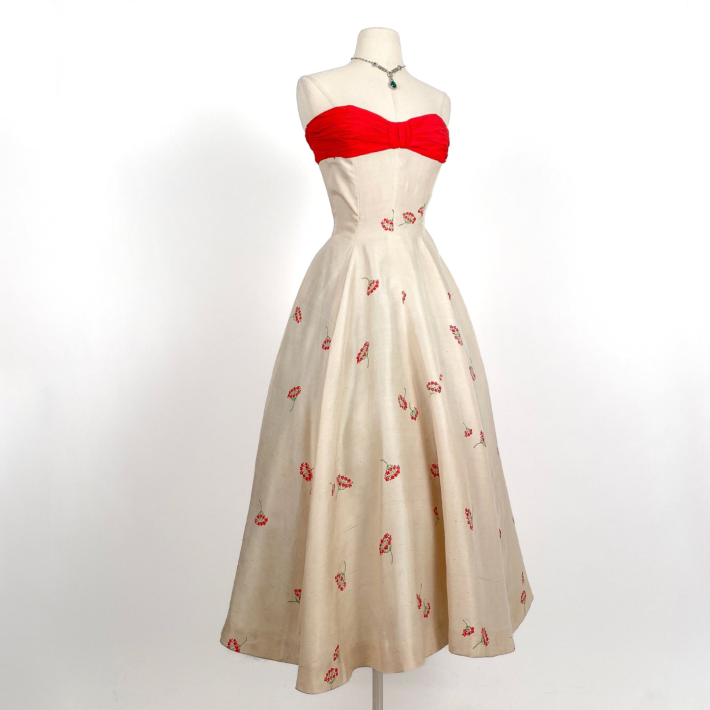 Stunning 1950s Cream Silk Gown with Red Chiffon Bodice by Jo Copeland / Waist 28