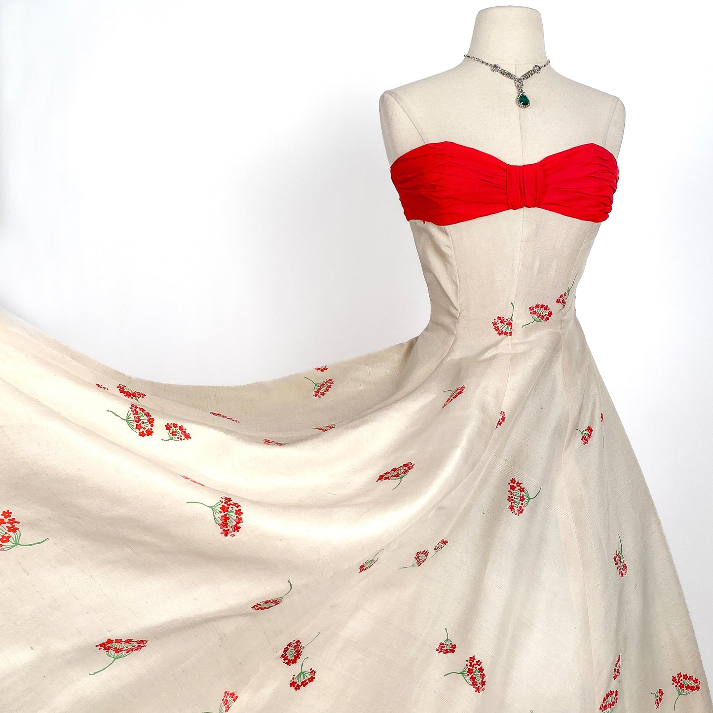 Stunning 1950s Cream Silk Gown with Red Chiffon Bodice by Jo Copeland / Waist 28