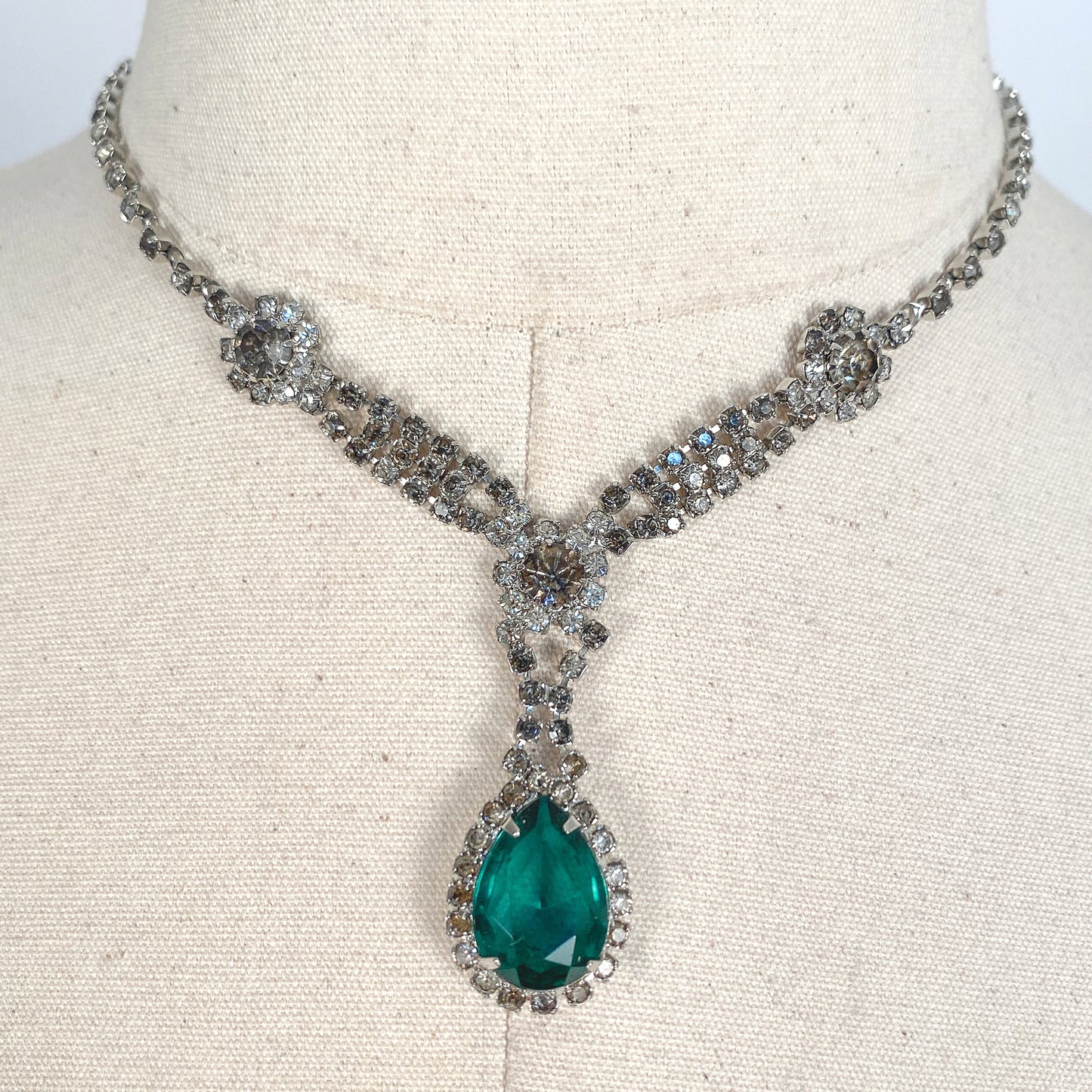 Vintage Emerald Green Rhinestone Necklace