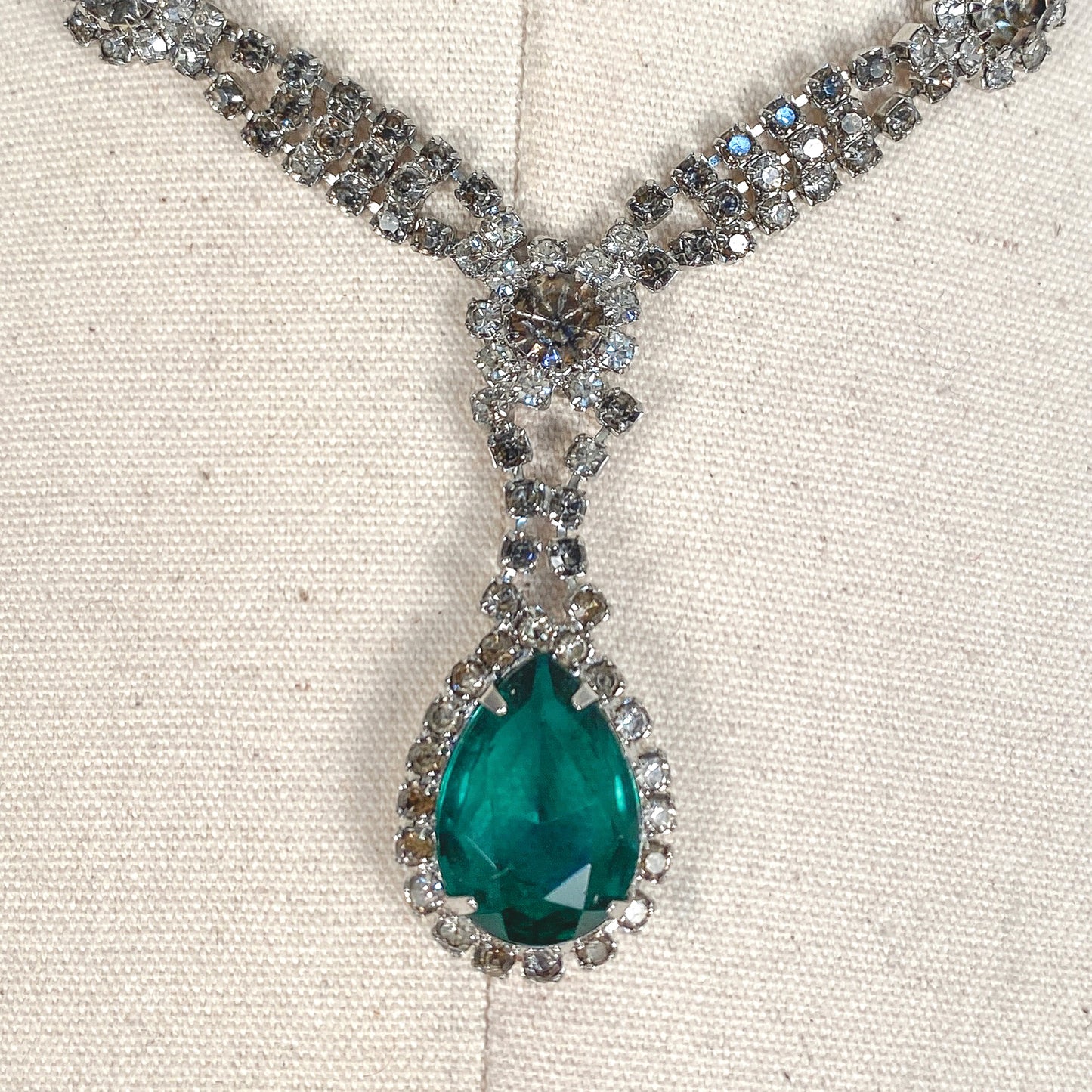 Vintage Emerald Green Rhinestone Necklace