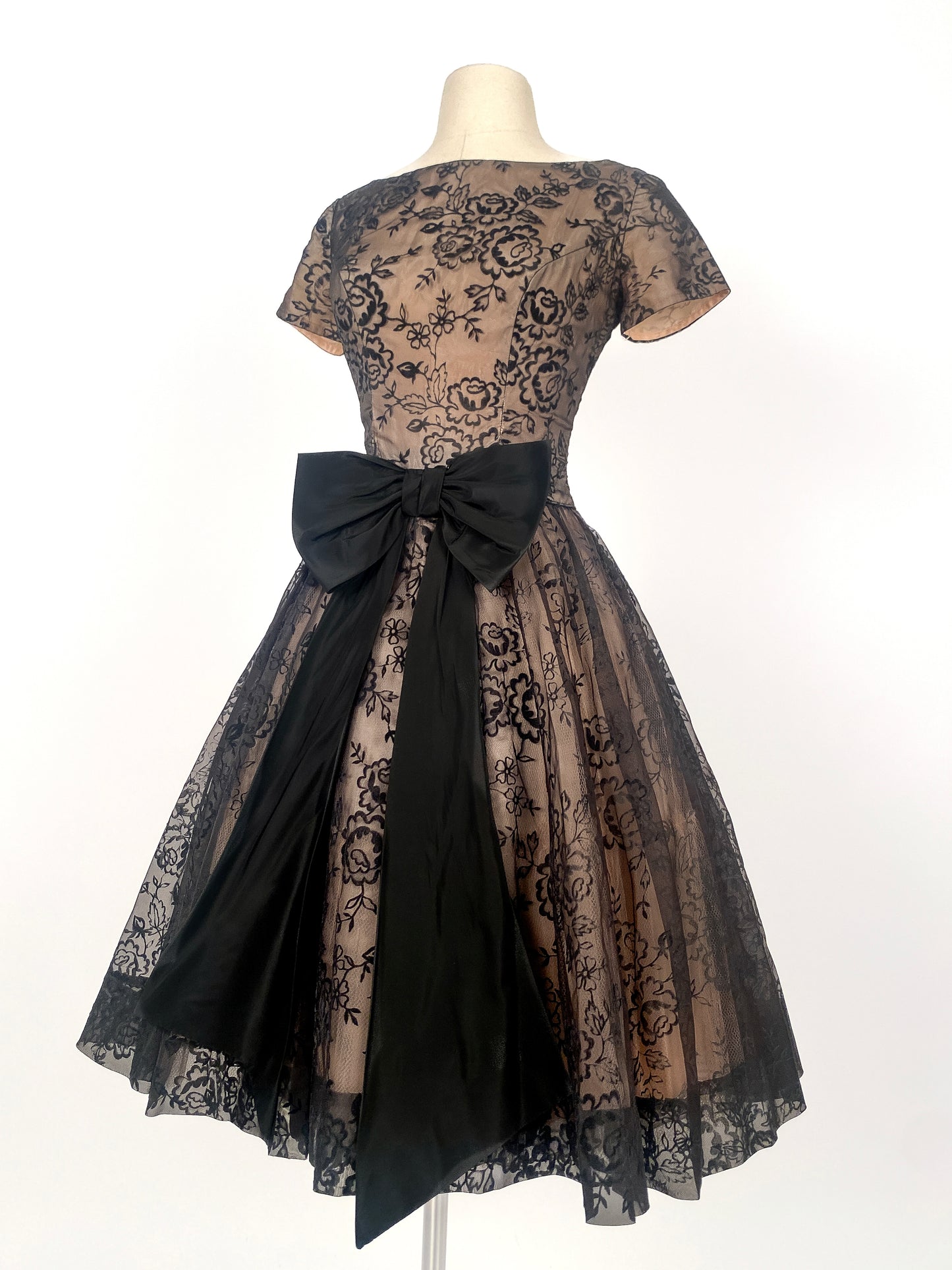 1950s Flocked Floral Party Dress with Satin Bow / Waist 26