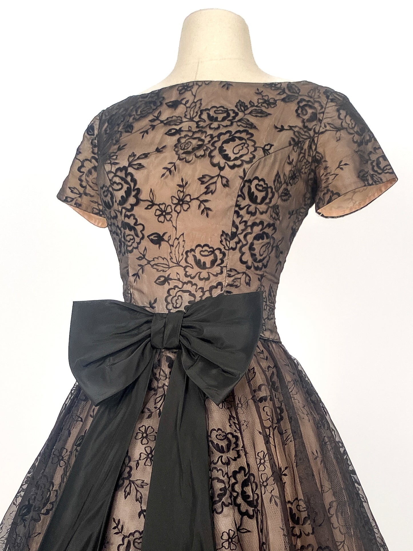 1950s Flocked Floral Party Dress with Satin Bow / Waist 26