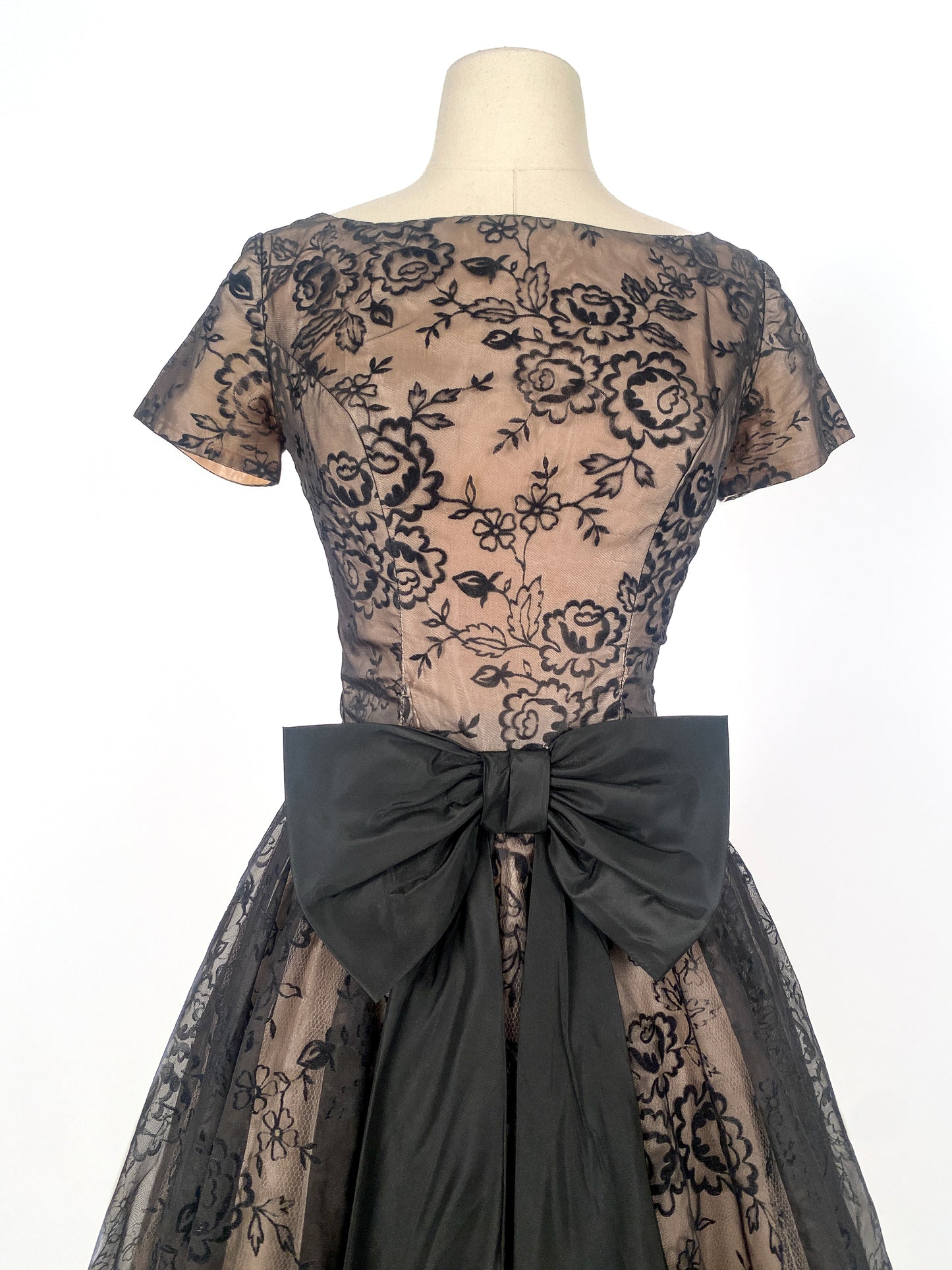 1950s Flocked Floral Party Dress with Satin Bow / Waist 26