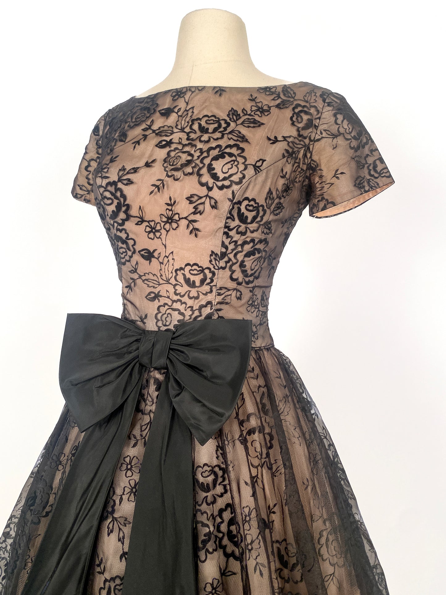 1950s Flocked Floral Party Dress with Satin Bow / Waist 26