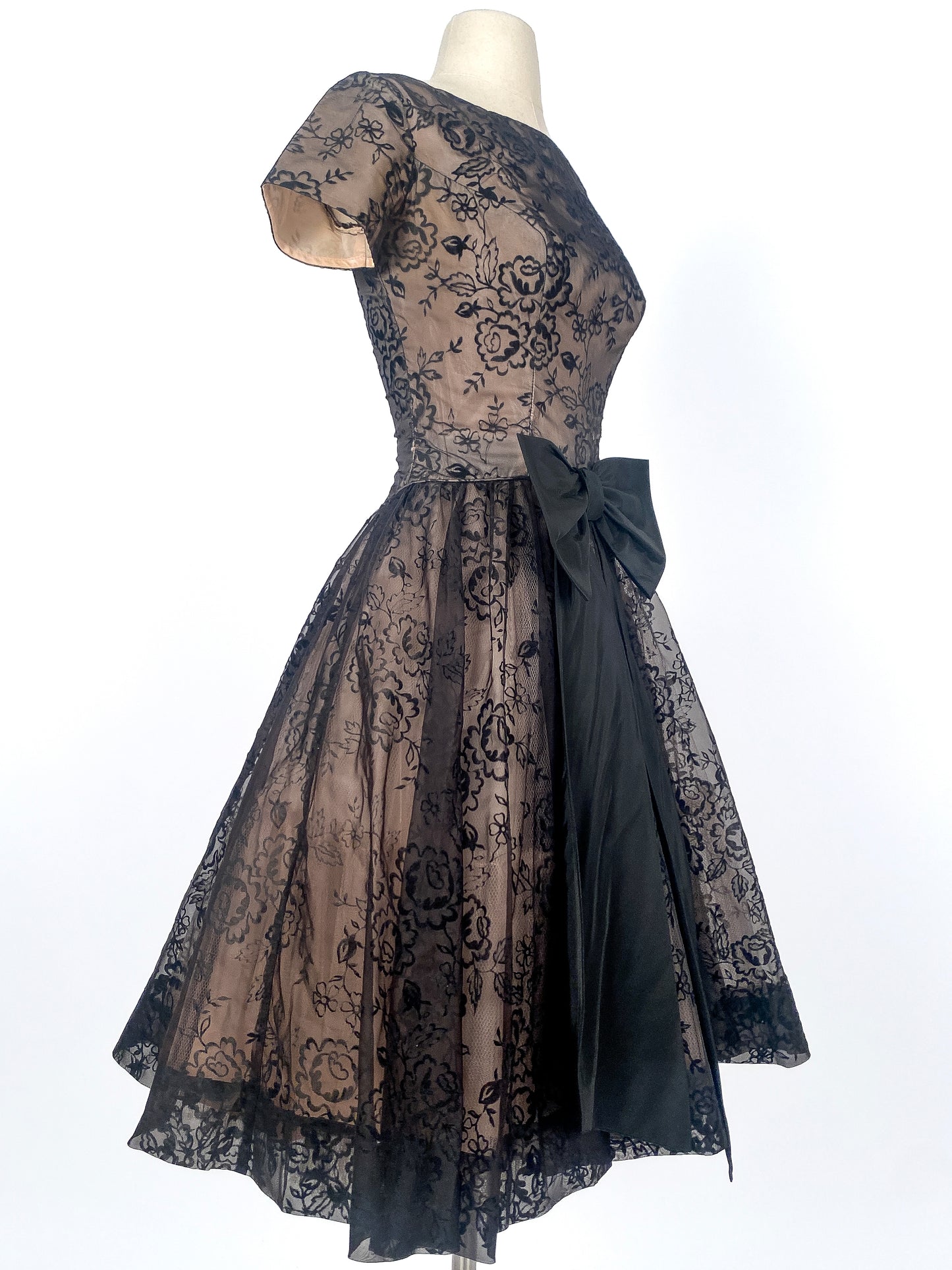 1950s Flocked Floral Party Dress with Satin Bow / Waist 26