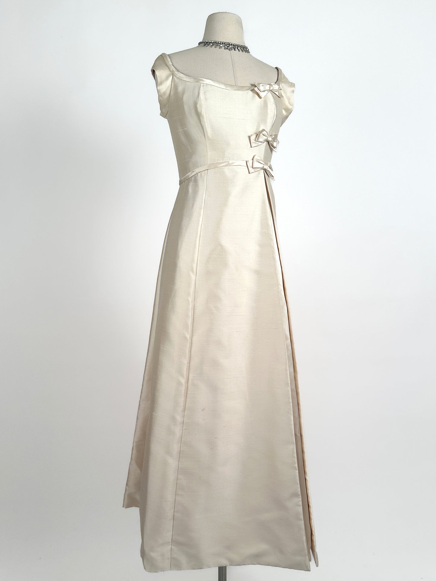 1960s Silk Shantung Wedding Dress Adorned with Bow / Waist 28