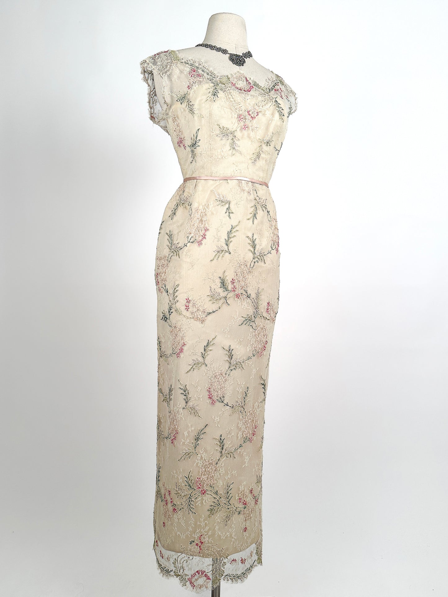 50-60s Embroidered Cream Chantilly Lace Gown / Waist 28