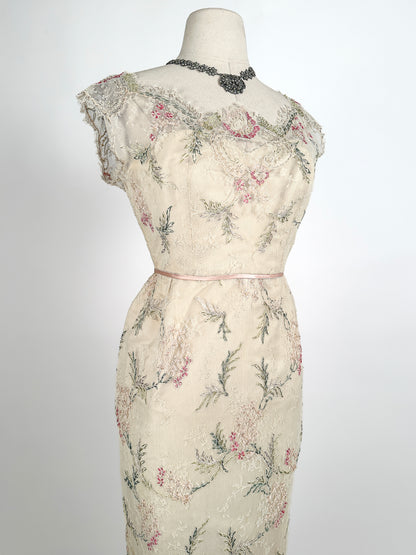 50-60s Embroidered Cream Chantilly Lace Gown / Waist 28