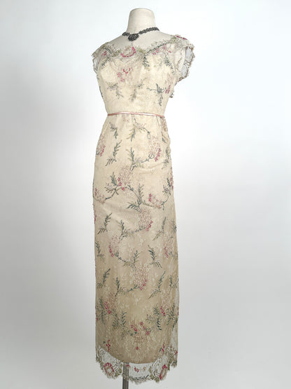 50-60s Embroidered Cream Chantilly Lace Gown / Waist 28