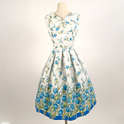 1950s White Tulip Fit and Flare / Waist 26