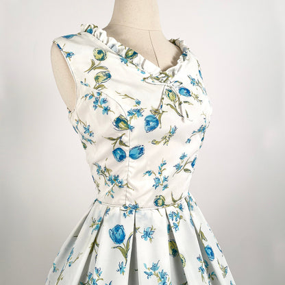 1950s White Tulip Fit and Flare / Waist 26