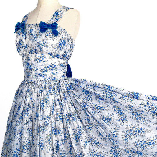 Stunning 1950s Chiffon Blue Floral Party Dress / Waist 26