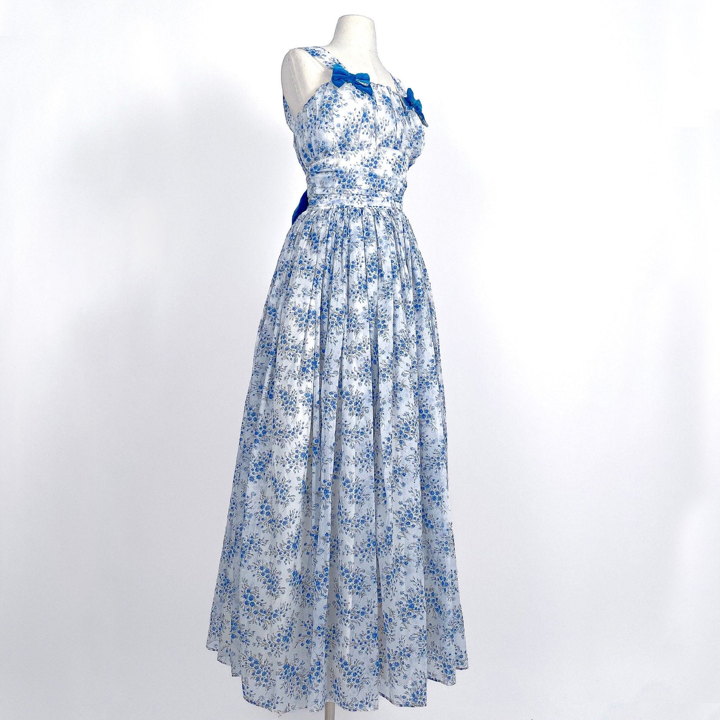 Stunning 1950s Chiffon Blue Floral Party Dress / Waist 26