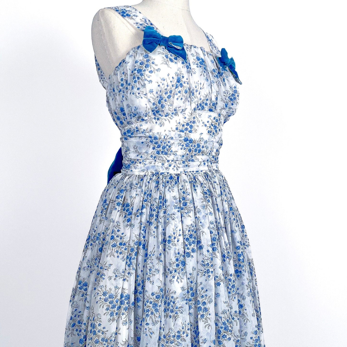 Stunning 1950s Chiffon Blue Floral Party Dress / Waist 26