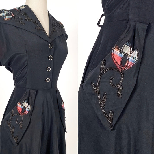 1940s Navy Dress with Pockets and Plaid Flowers and Corded Design / Waist 28