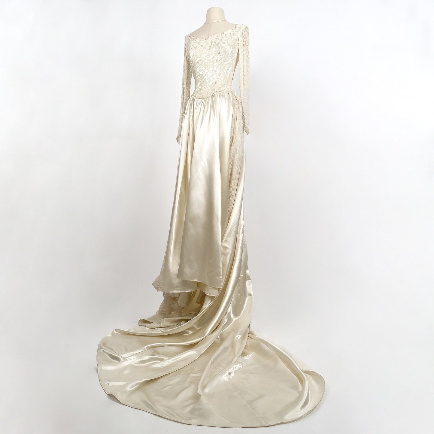 1940 Candlelight Satin Wedding Gown with Lace Bodice & Side Panels / Waist 28