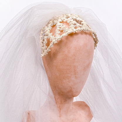 1960s Daisy Lace Caged Headpiece Wedding Veil / One Size