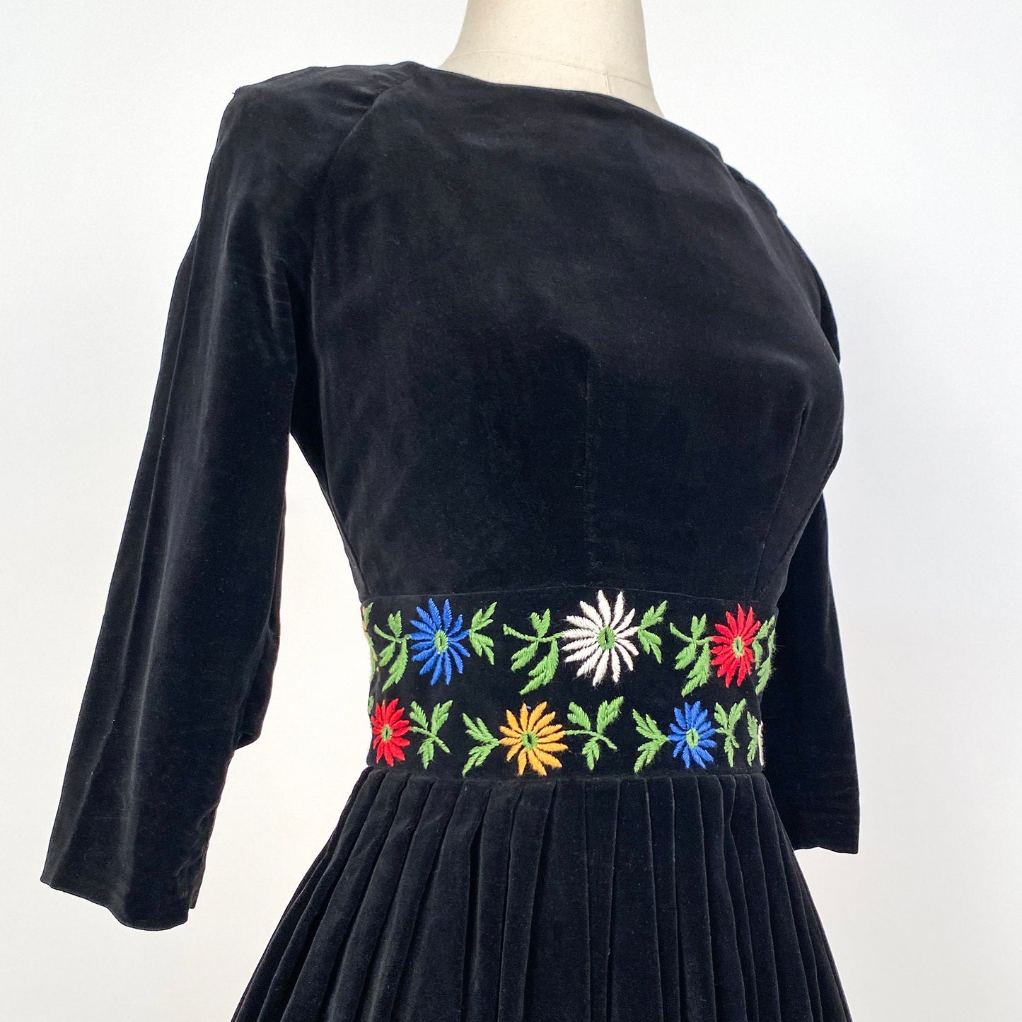 1950s Black Velvet Dress with Bright Floral Embroidery / Waist 26