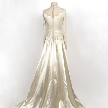 1940 Candlelight Satin Wedding Gown with Lace Bodice & Side Panels / Waist 28
