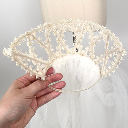 1960s Daisy Lace Caged Headpiece Wedding Veil / One Size
